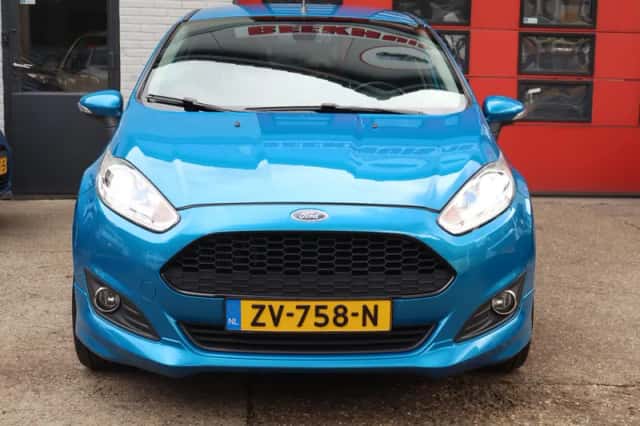 Ford Fiesta (2013) thumbnail 2