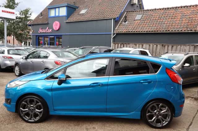 Ford Fiesta (2013) thumbnail 4
