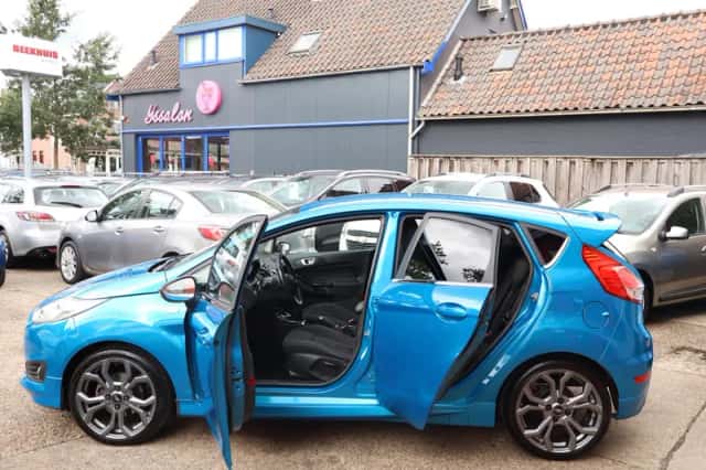 Ford Fiesta (2013) thumbnail 5