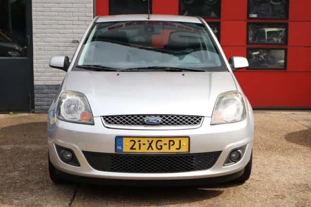 Ford Fiesta (2007) thumbnail 2