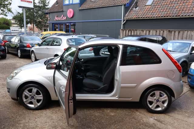 Ford Fiesta (2007) thumbnail 5