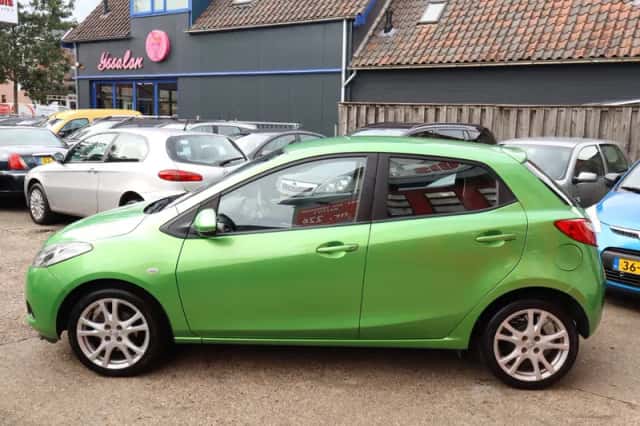 Mazda 2 (2009) thumbnail 4