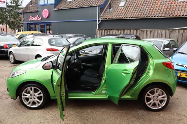 Mazda 2 (2009) thumbnail 5