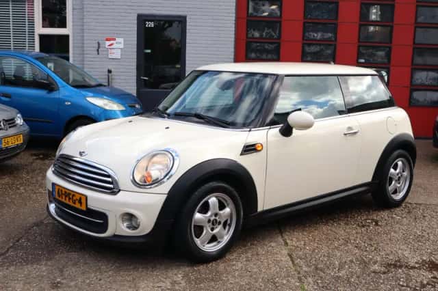 MINI Cooper (2011) thumbnail 1