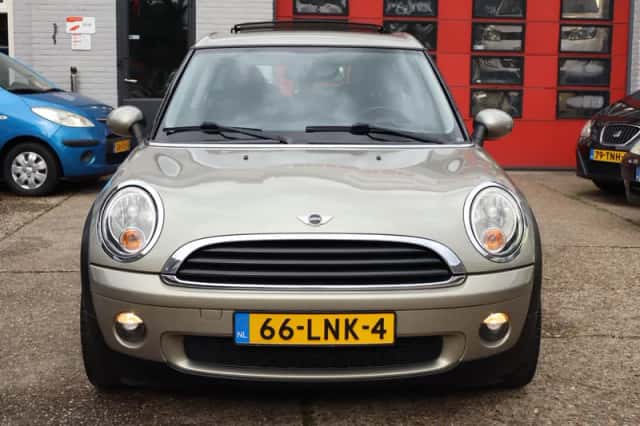 MINI Clubman (2010) thumbnail 2