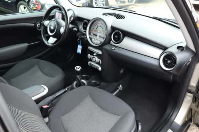 MINI Clubman (2010) thumbnail 3
