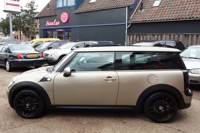 MINI Clubman (2010) thumbnail 4