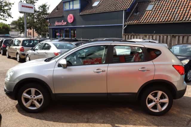 Nissan Qashqai (2008) thumbnail 4