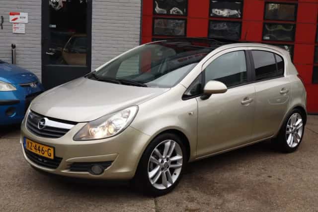 Opel Corsa (2010) thumbnail 1