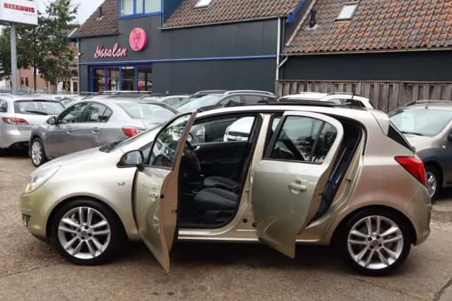Opel Corsa (2010) thumbnail 5