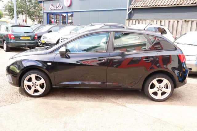 SEAT Ibiza (2009) thumbnail 4