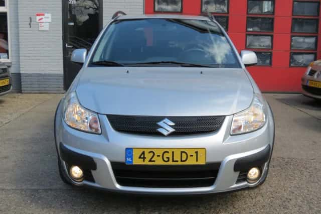 Suzuki SX4 (2008) thumbnail 2
