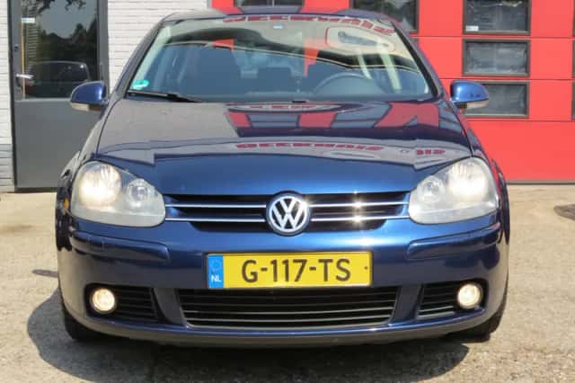 Volkswagen Golf (2009) thumbnail 2
