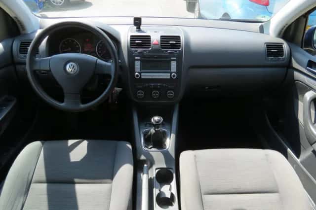 Volkswagen Golf (2009) thumbnail 3