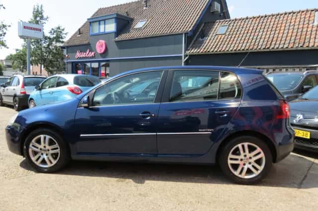 Volkswagen Golf (2009) thumbnail 4