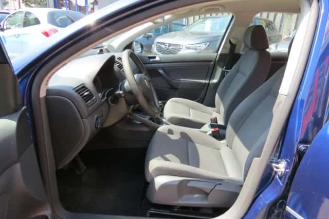 Volkswagen Golf (2009) thumbnail 6