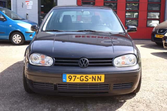 Volkswagen Golf (2001) thumbnail 2