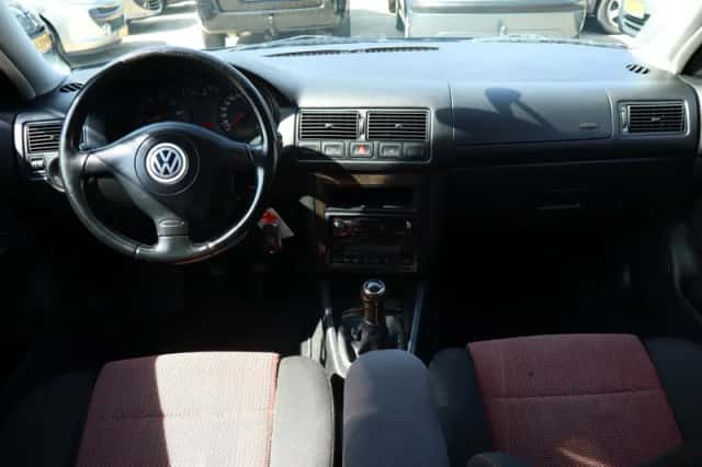 Volkswagen Golf (2001) thumbnail 3