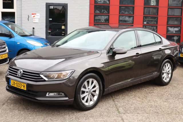 Volkswagen Passat (2016) thumbnail 1
