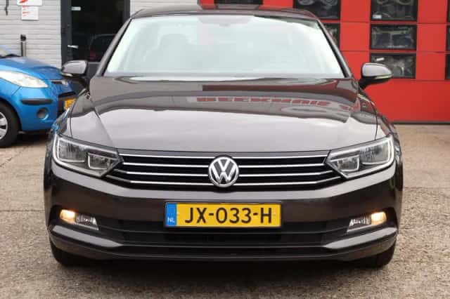 Volkswagen Passat (2016) thumbnail 2