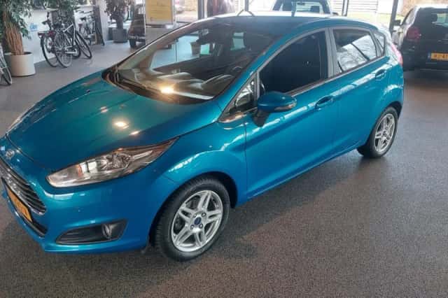 Ford Fiesta (2013) thumbnail 2