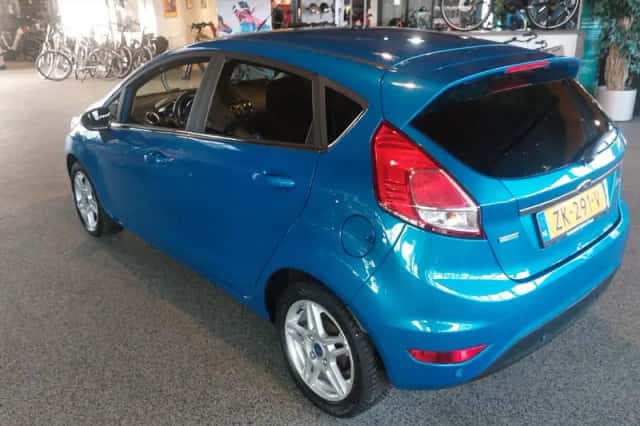 Ford Fiesta (2013) thumbnail 4
