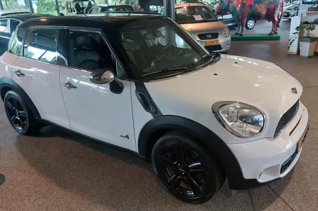 MINI Countryman (2010) thumbnail 2
