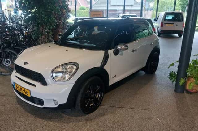 MINI Countryman (2010) thumbnail 4