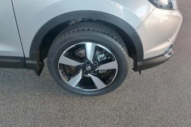 Nissan Qashqai (2017) thumbnail 5