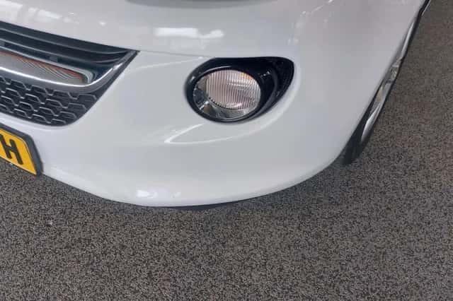 Opel Adam (2015) thumbnail 3