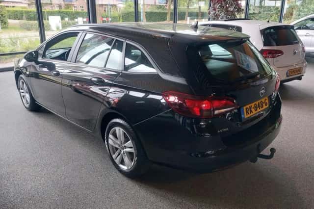 Opel Astra (2017) thumbnail 3