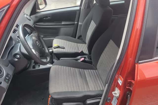 Suzuki SX4 (2011) thumbnail 4