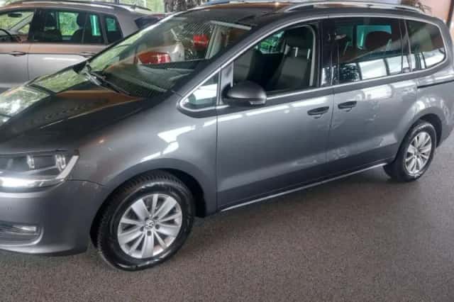 Volkswagen Sharan (2011) thumbnail 1