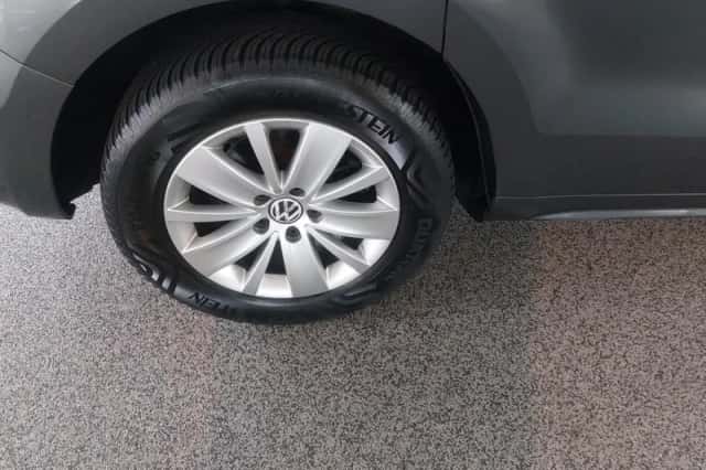 Volkswagen Sharan (2011) thumbnail 6