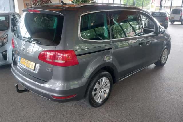 Volkswagen Sharan (2011) thumbnail 6