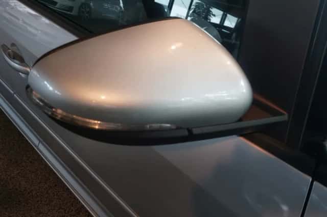 Volkswagen Touran (2013) thumbnail 3