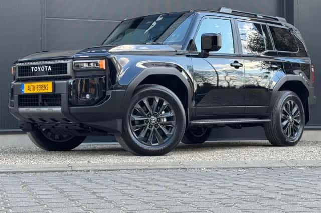 Toyota Land Cruiser (2024) thumbnail 2