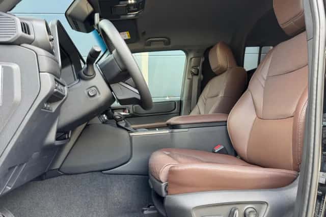 Toyota Land Cruiser (2024) thumbnail 4