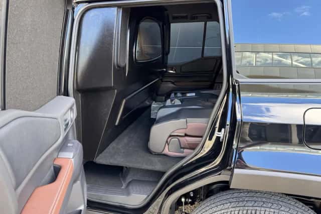 Toyota Land Cruiser (2024) thumbnail 5
