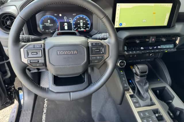 Toyota Land Cruiser (2024) thumbnail 6