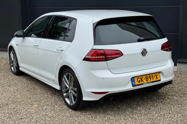 Volkswagen Golf (2014) thumbnail 3