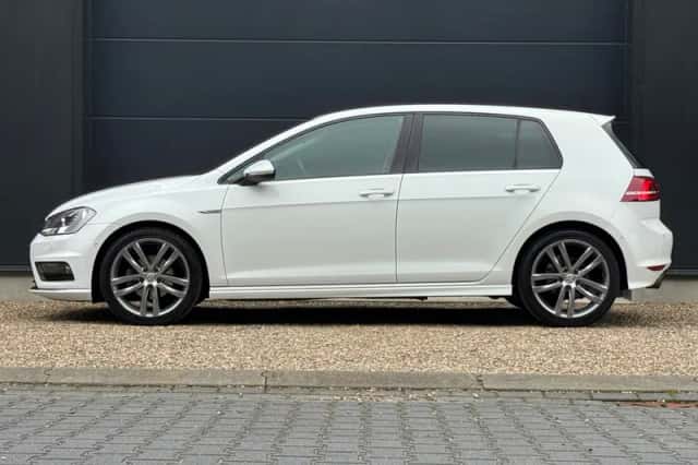 Volkswagen Golf (2014) thumbnail 2