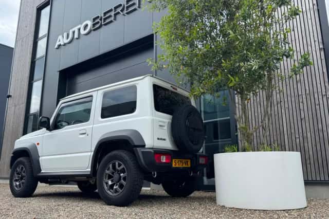 Suzuki Jimny (2020) thumbnail 2