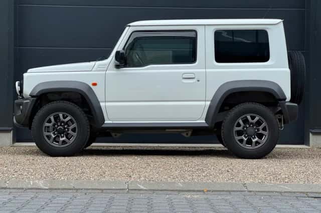 Suzuki Jimny (2020) thumbnail 3