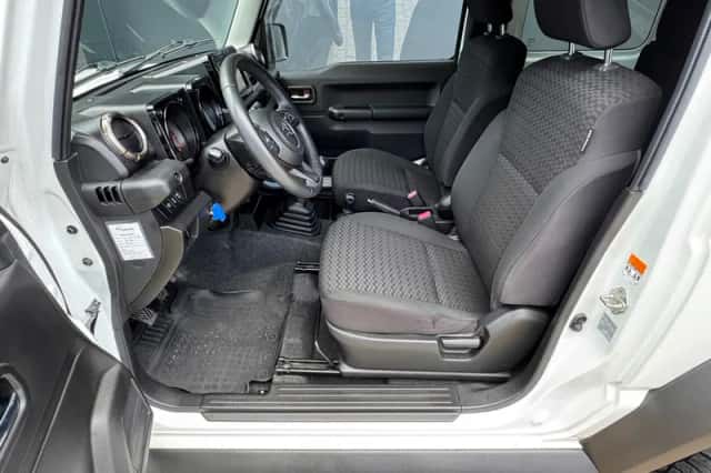 Suzuki Jimny (2020) thumbnail 4