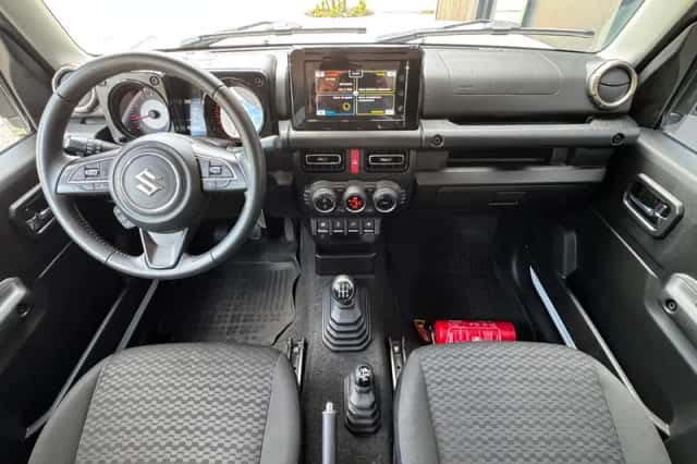 Suzuki Jimny (2020) thumbnail 6
