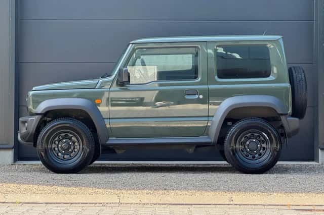 Suzuki Jimny (2022) thumbnail 2