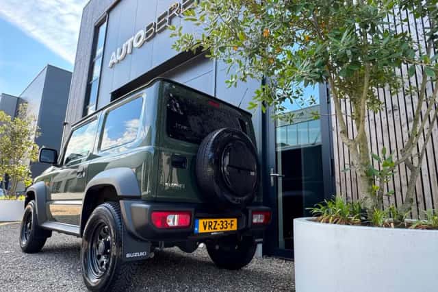 Suzuki Jimny (2022) thumbnail 3