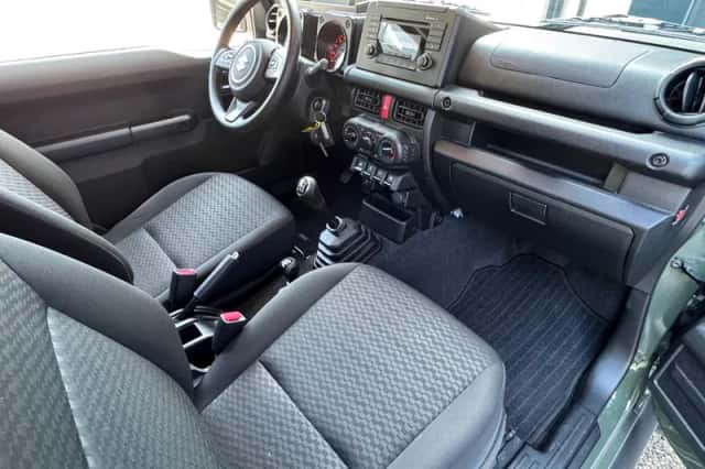 Suzuki Jimny (2022) thumbnail 4