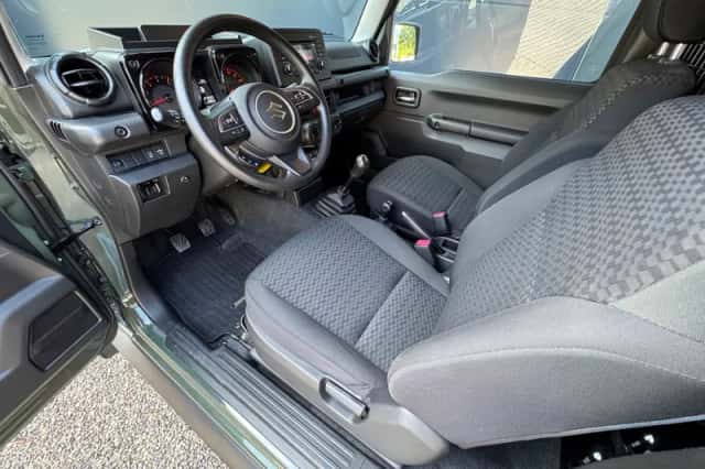 Suzuki Jimny (2022) thumbnail 5